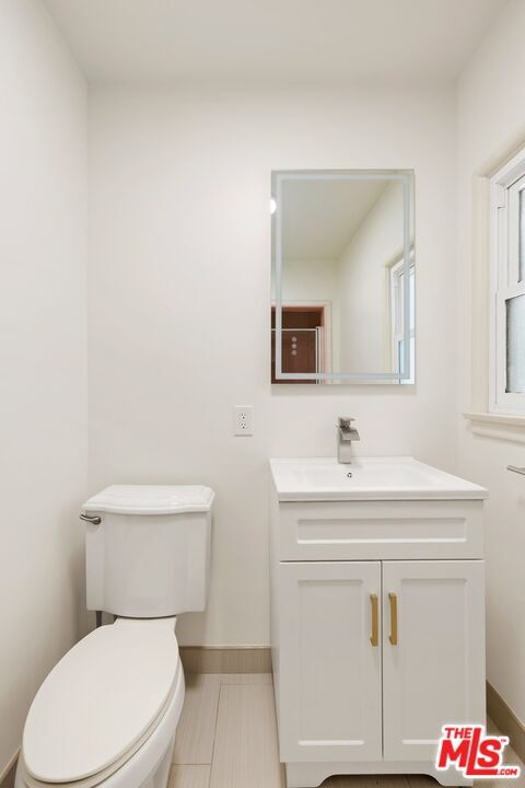 Building Photo - 2120 Linda Flora Dr