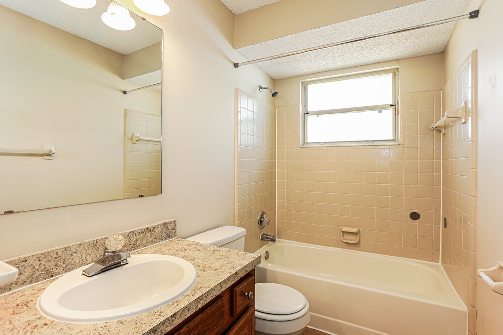 Building Photo - 8323 Cross Timbers Dr W