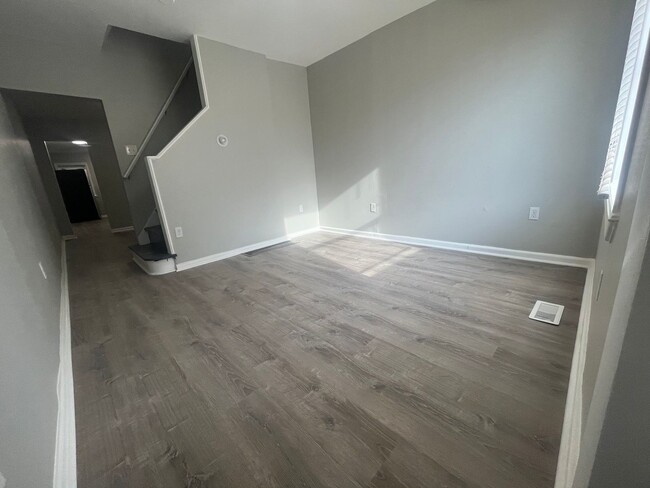 Building Photo - New 2 Bed/2Bath Home near Bergen Square in...