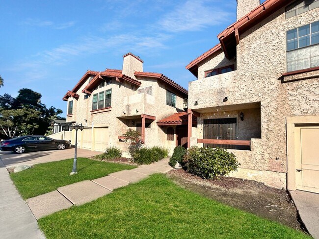 Building Photo - Stunning 2BD/1BA W/ In-Unit laundry, AC, and Reserved Parking in North Park!