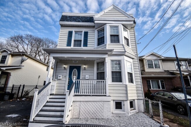 Building Photo - 684 S 20th St