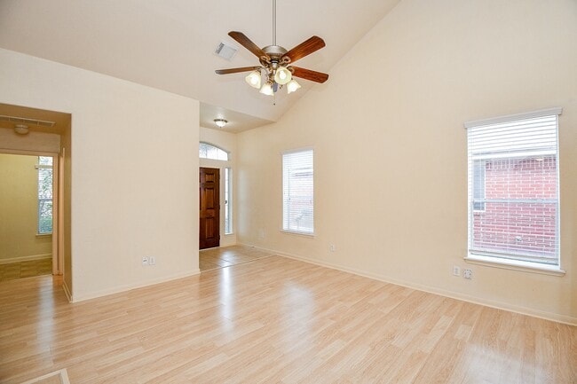 Building Photo - 1905 Creek Run Dr