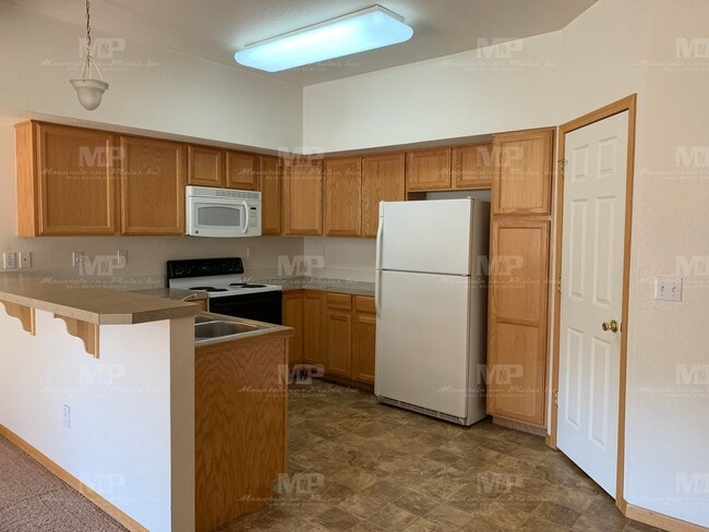 Building Photo - 3945 Landings Dr