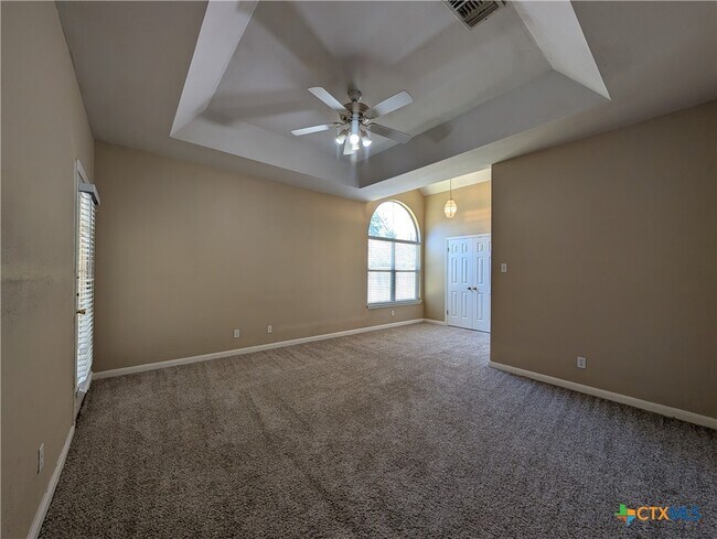 Building Photo - 947 River Rock