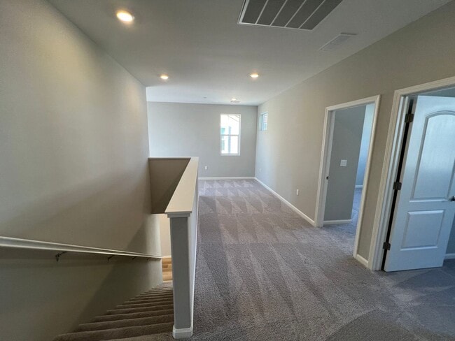 Building Photo - 4/2.5 GORGEOUS Townhome in Minden!