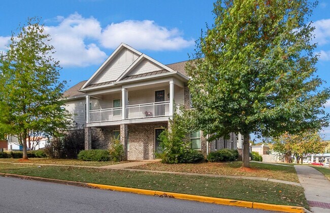 Building Photo - Spacious 3 Bedroom 3.5 Bath Available Fall 2026! Schedule your Tour and Apply today!