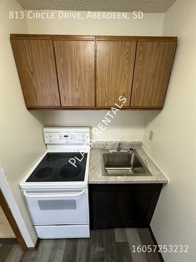 Building Photo - 307 11th Ave NW