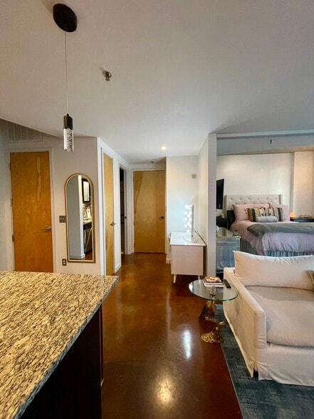 Building Photo - 600 12th Ave S