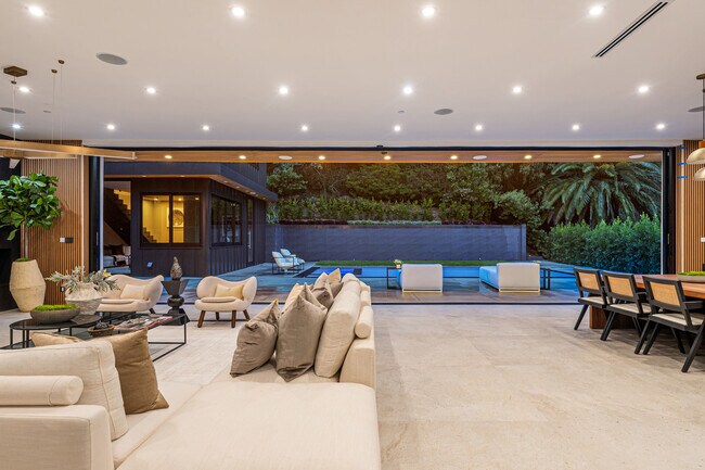 Building Photo - 9031 Alto Cedro Dr