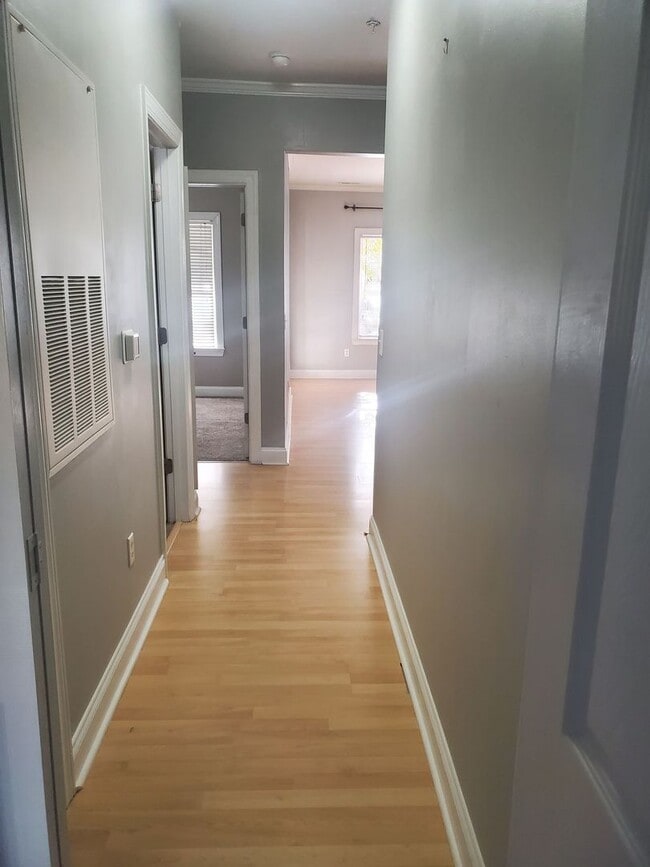 Building Photo - Coming Soon! Lake-area living, 2 Bedroom Apartment