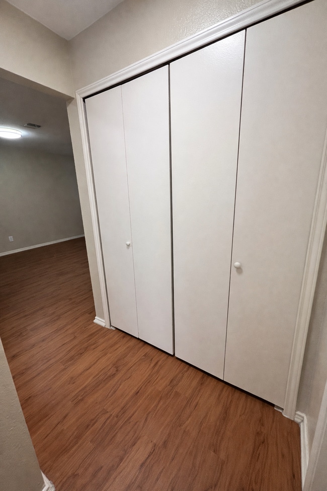 Building Photo - Beautifully Renovated 2 Bedroom Condo in Universal City