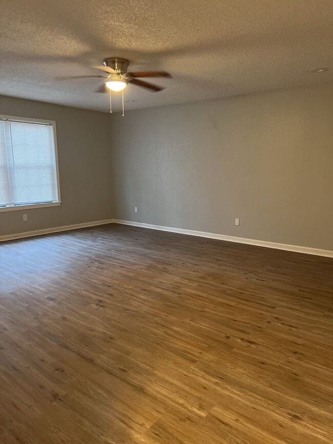 Building Photo - Charming 4 Bdrm, 3 Bath Home | U of M Area | Open To Section 8