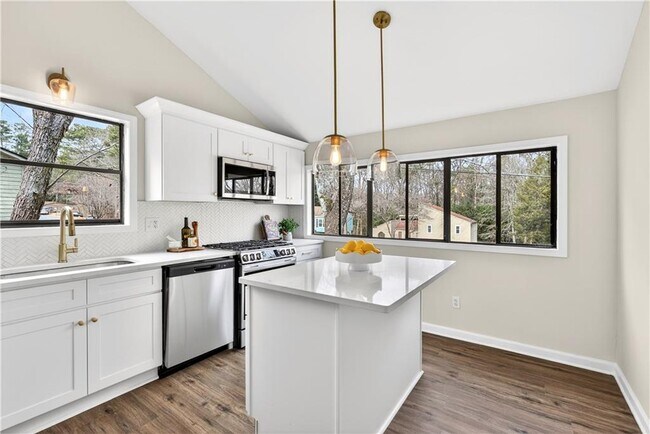 Building Photo - 4933 Dana Dr NE