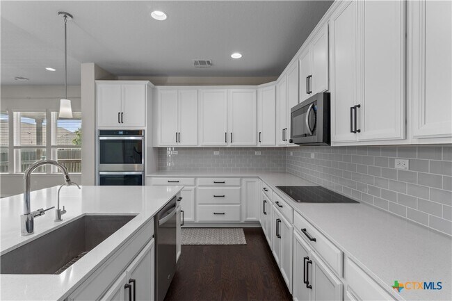 Building Photo - 942 Blue Violet