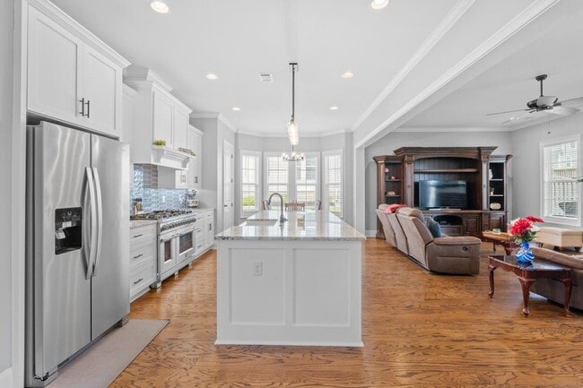 Building Photo - 3067 Rosewood Dr