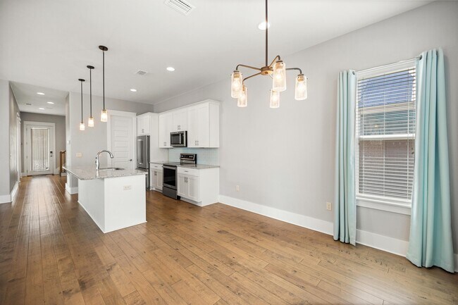 Building Photo - 56 Penelope St