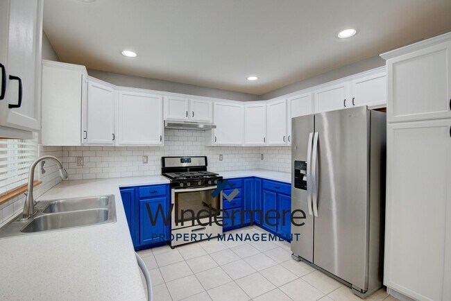 Building Photo - 1134 NW Redwing Dr