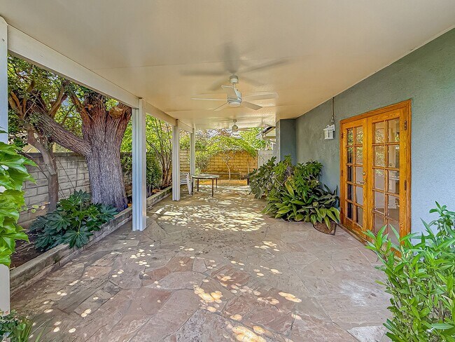 Building Photo - Calabasas 4BR w/pool + spa, views, solar panels + ALL appliances!