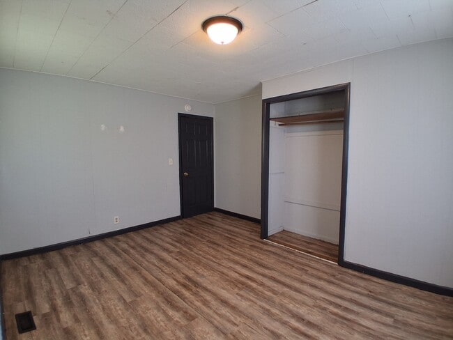 Building Photo - 1112 Glenwood Dr
