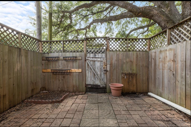 Backdoor: patio - 5239 Arboles Dr