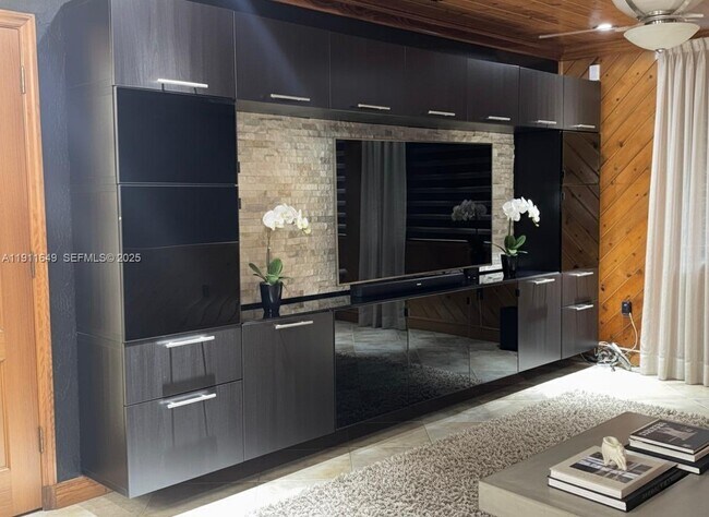 Building Photo - 6905 SW 148th Ct