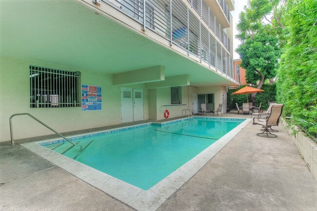 Building Photo - 843 4th St