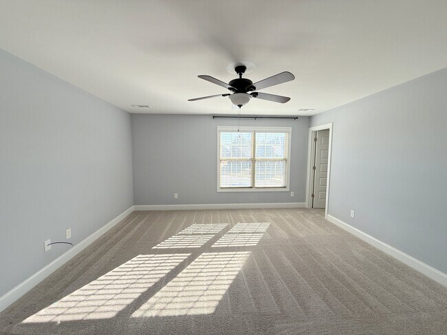 Building Photo - 218 Woodgrove Dr NW