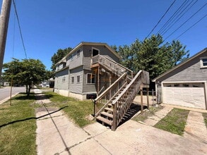 Building Photo - 422 Hoyt St