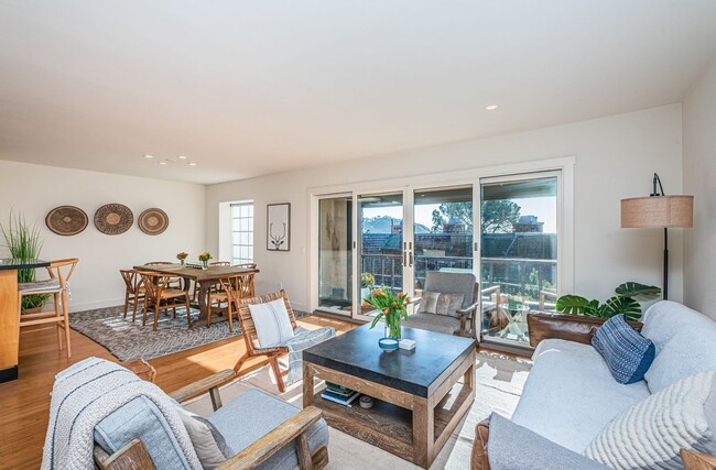 Building Photo - Del Mar Furnished Townhome with Ocean View...