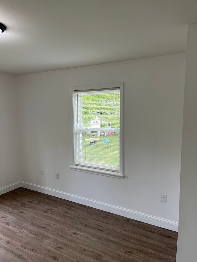 Building Photo - Beautiful 4bd 2 bath for Rent single home with large yard and Basement in Ivyland Borough