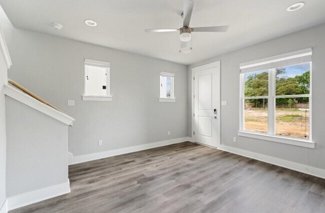 Building Photo - 13588 Ella Blvd