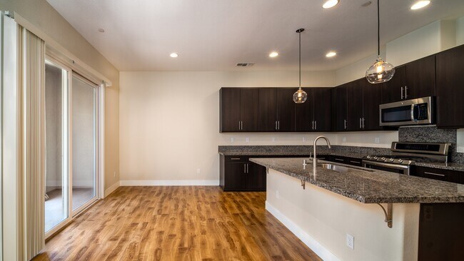 Building Photo - Coming soon - 2Bed/2.5Bath TOWNHOUSE FOR RENT IN MILPITAS - $3,850/mo