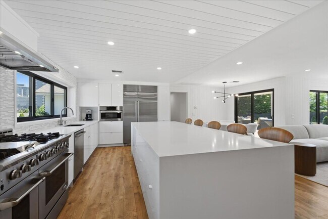 Building Photo - 3Bd/2Ba Bellevue Home