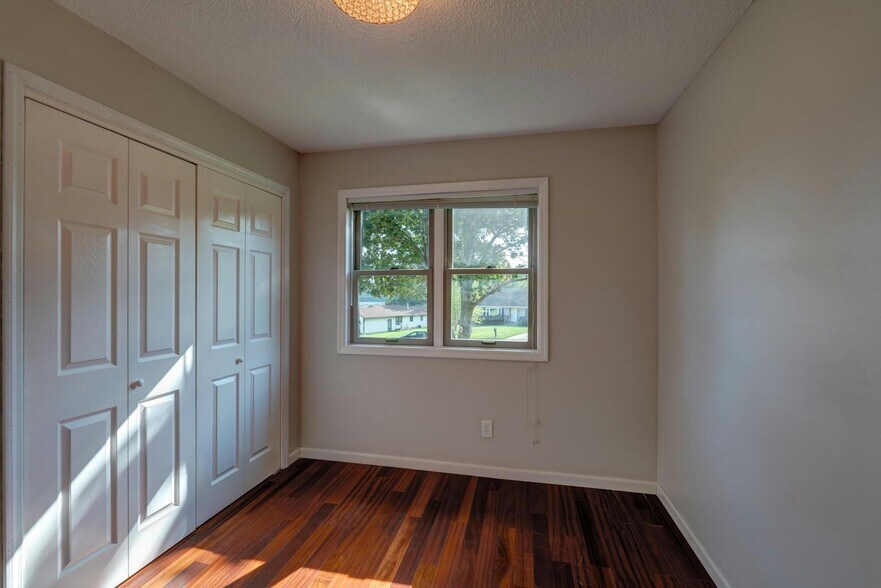 Building Photo - 390 Columbus Ct