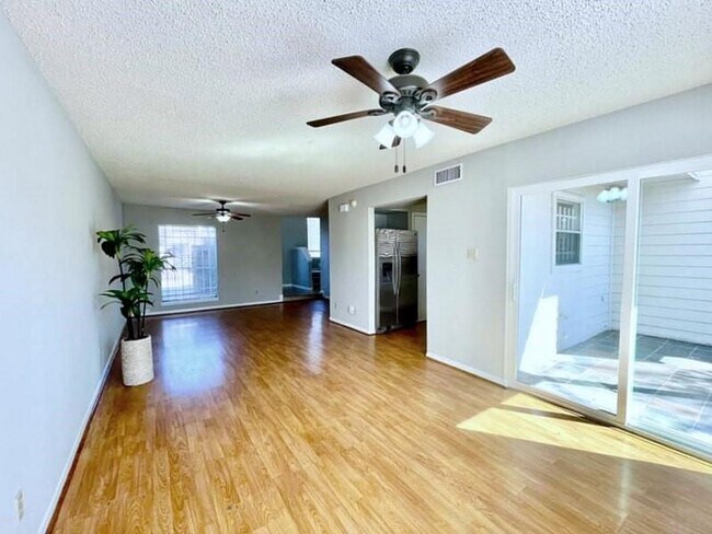 Building Photo - 9242 Westwood Village Dr