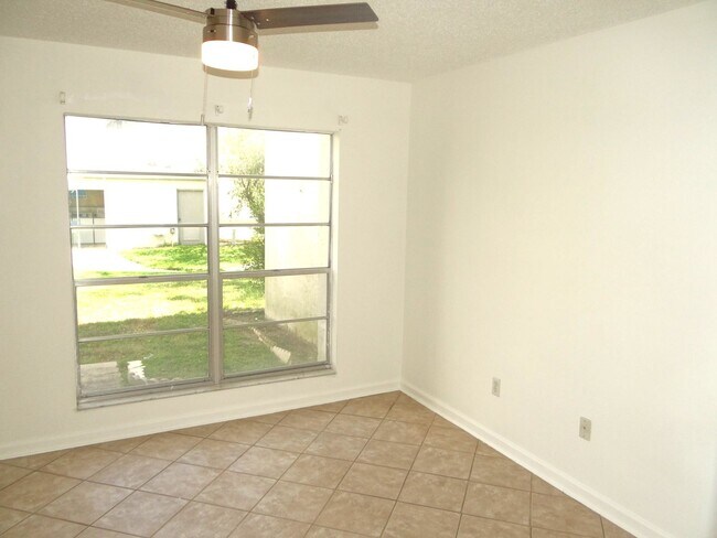 Building Photo - 1/1 condo in the heart of Clearwater - Mov...