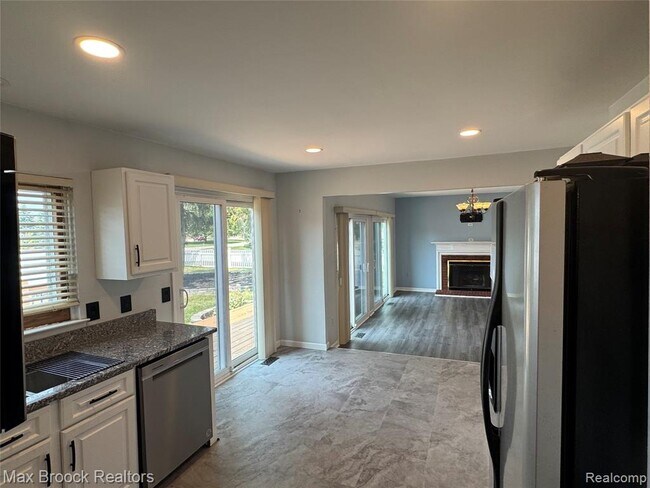 Building Photo - 35865 Ashford Dr