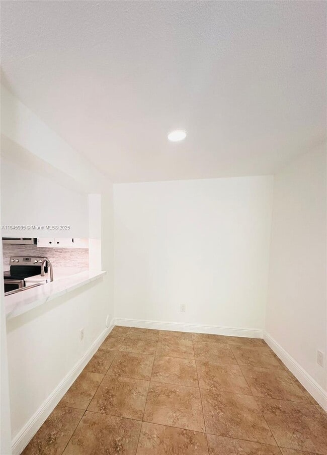 Building Photo - 1245 SW 46th Ave