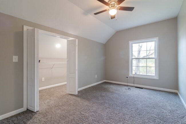 Building Photo - 3 bedroom 2 bath Single Home