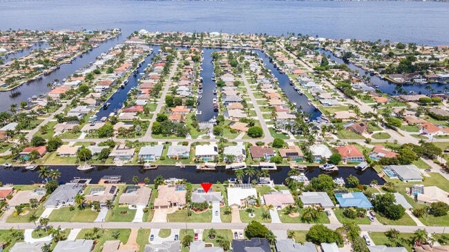 Building Photo - Welcome to your dream rental in Cape Coral...