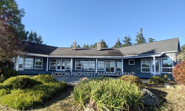 Building Photo - 3 bed 3 bath on 4.8 acres w/ beautiful water view