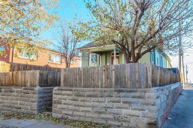 Building Photo - 2220 W 31st Ave