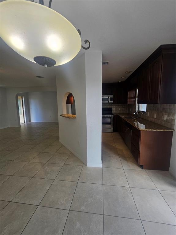 Building Photo - 4420 Palm Dr