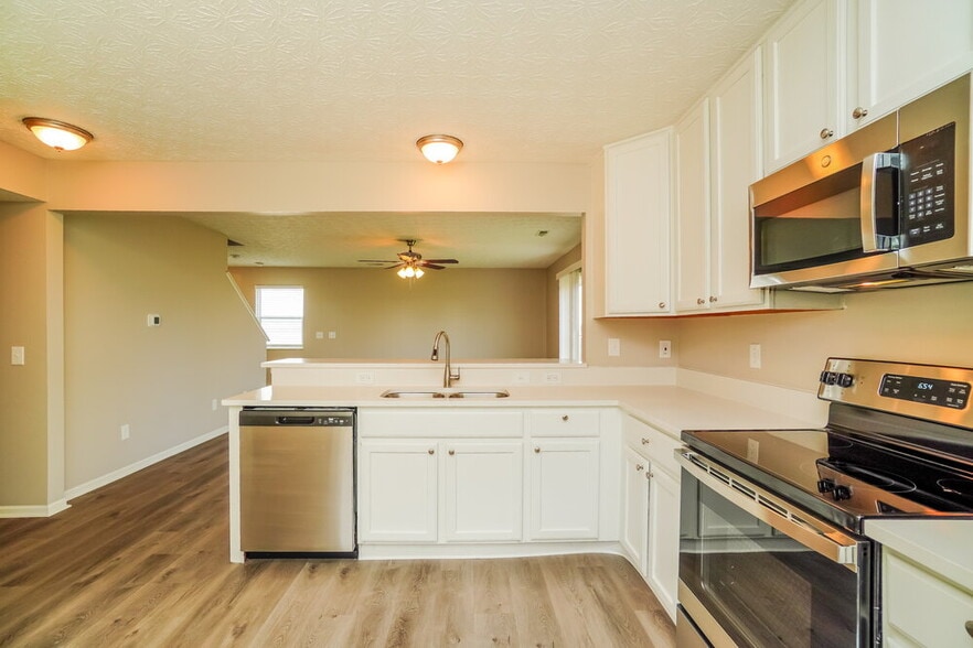 Building Photo - 3158 Kings Realm Ave