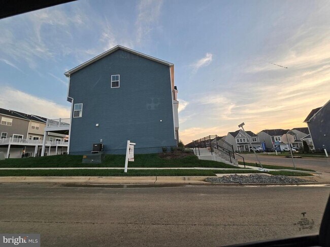 Building Photo - 1368 Red Clover Ln