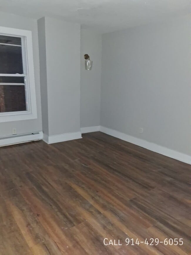 Building Photo - 23 E 4th St