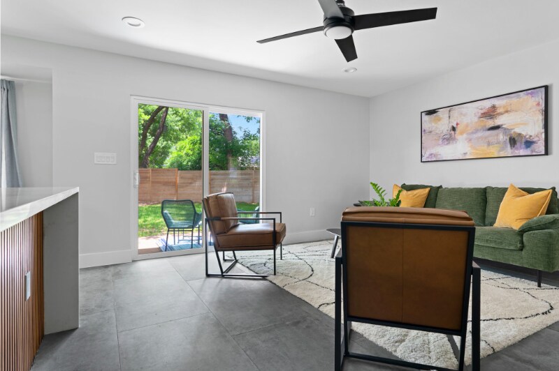 Building Photo - 2102 Falcon Hill Dr