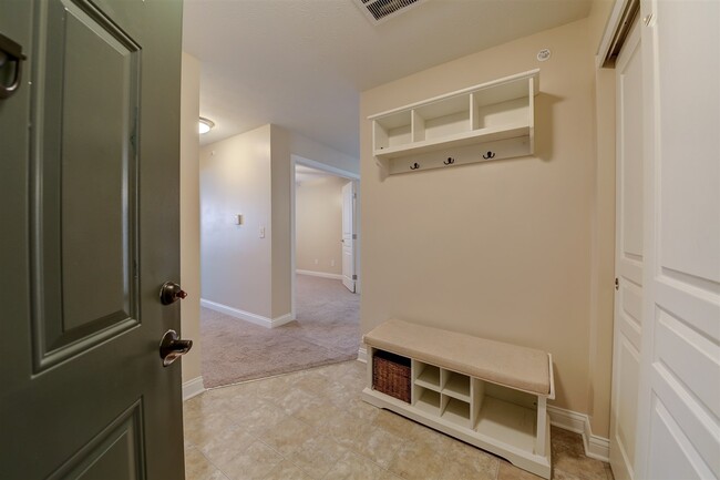 Building Photo - 613 Ivy Ridge Dr