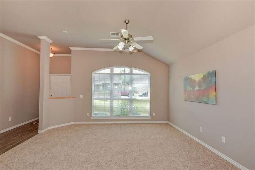 Building Photo - 913 Eagle Cliff Dr