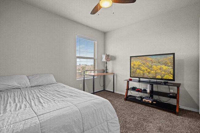 Building Photo - 956 Clapham St